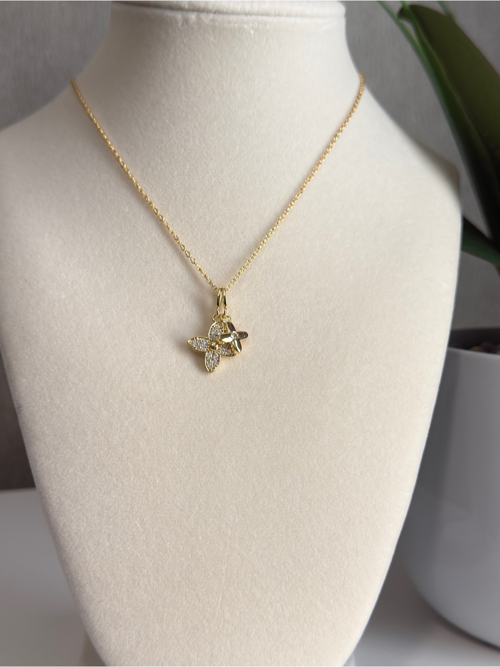 Elegant 18K Gold-Plated Double Clover Pendant Necklace